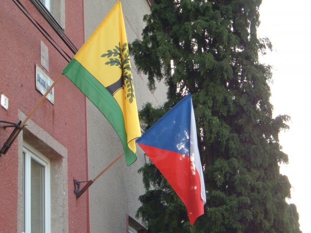 vlajka na budove